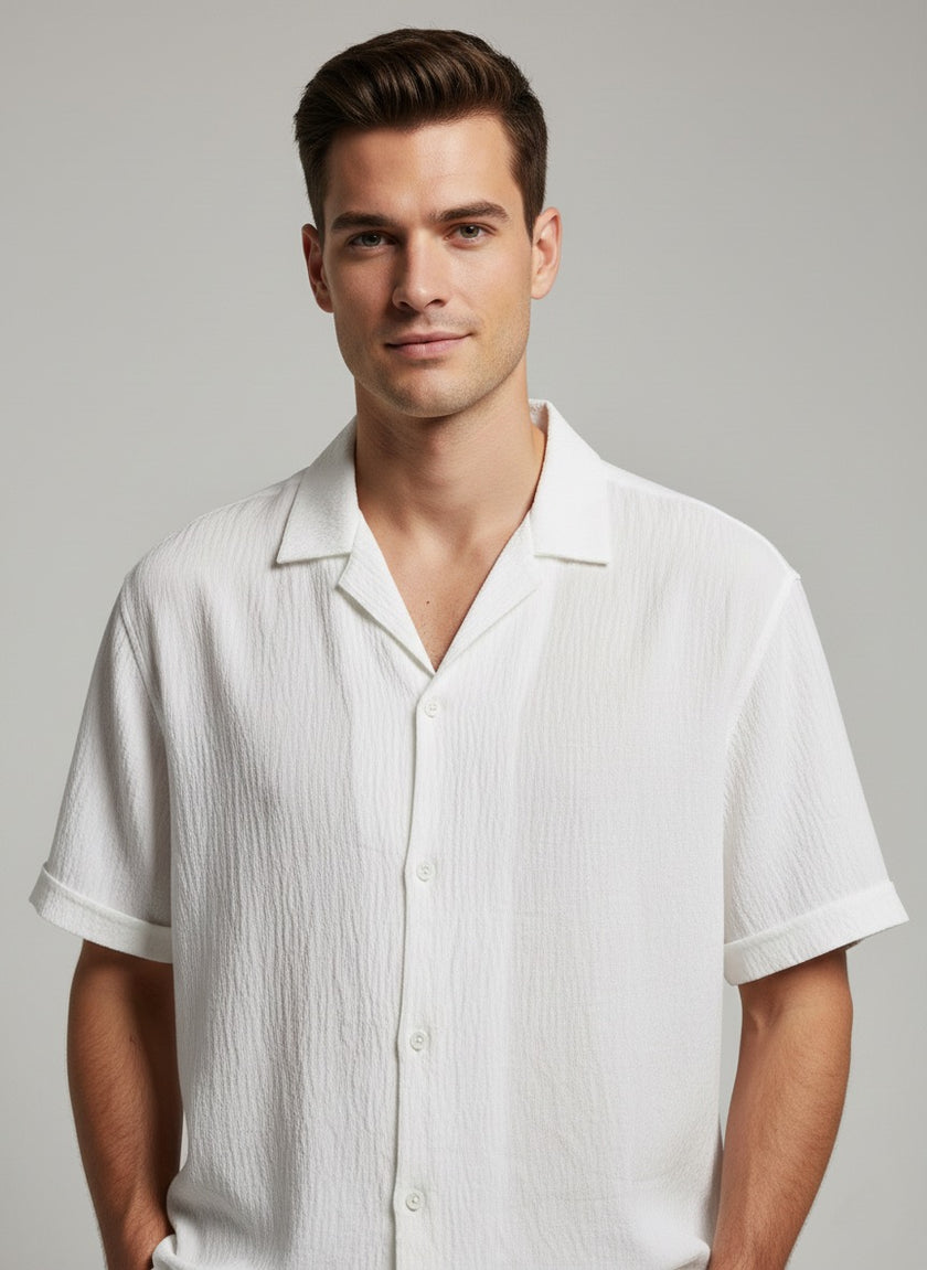 Erkek Beyaz Dokulu Kısa Kollu Gömlek - Modern Apaş Yaka & Relax Fit