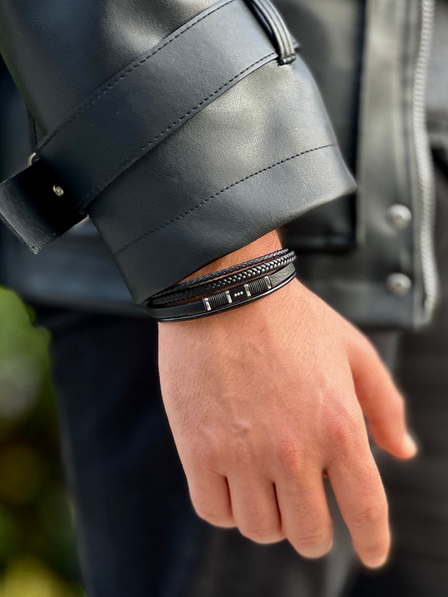 Siyah 4 İpli Örgü Deri ve Gold Metal Detaylı Erkek Bileklik
