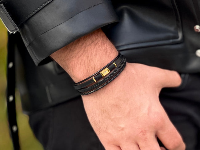 Siyah 4 İpli Örgü Deri ve Gold Metal Detaylı Erkek Bileklik