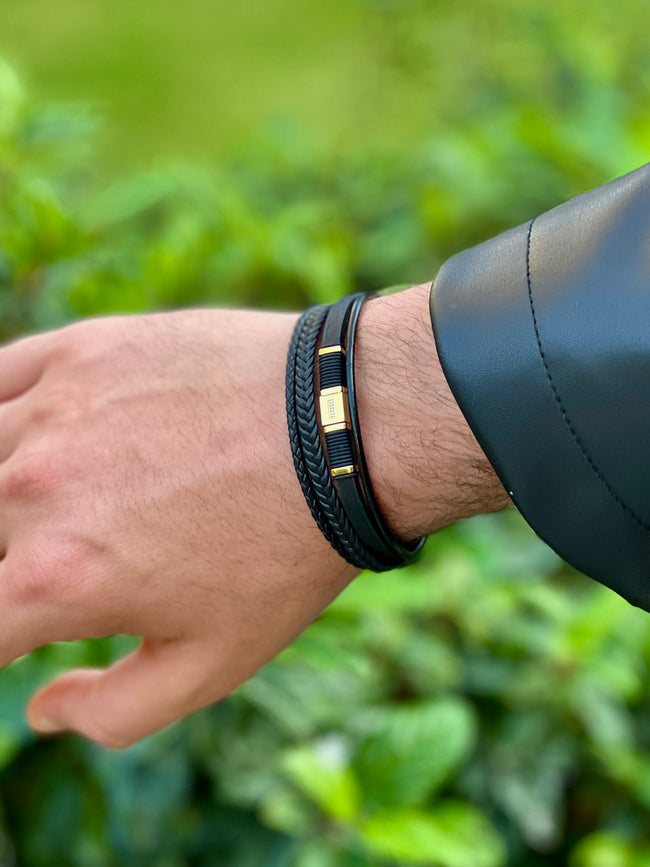 Siyah 4 İpli Örgü Deri ve Gold Metal Detaylı Erkek Bileklik