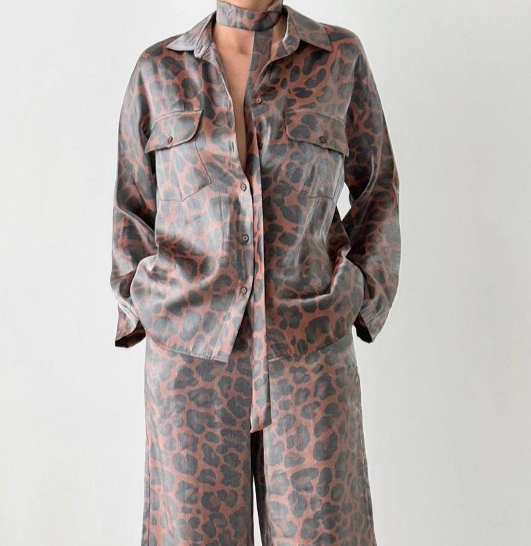 Saten Leopar Desenli Cepli Uzun Kollu Kadın Gömlek