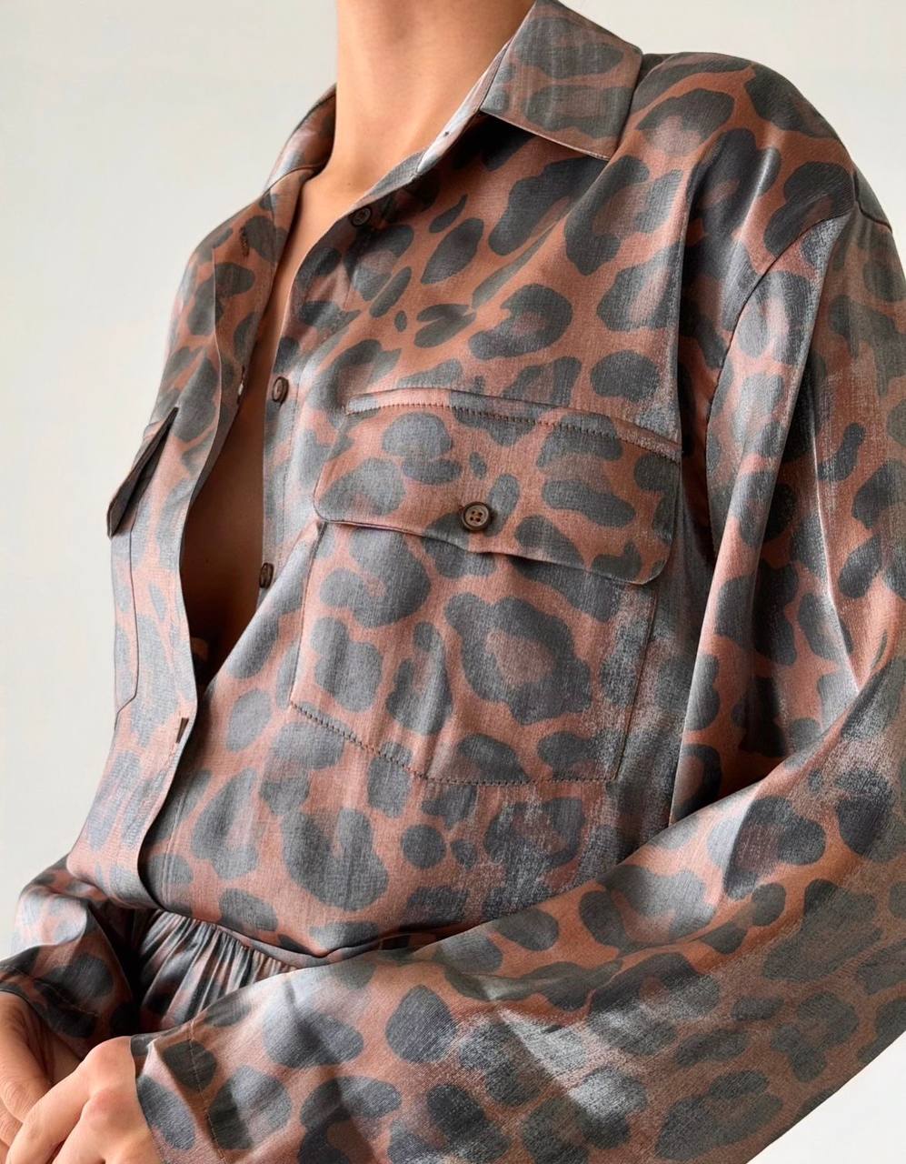 Saten Leopar Desenli Cepli Uzun Kollu Kadın Gömlek