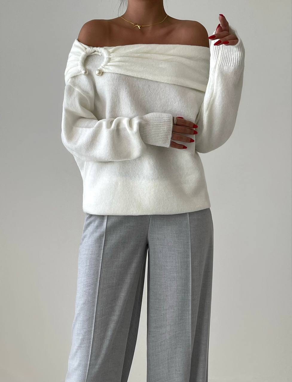 İnci Detaylı Düşük Omuz Kayık Yaka Ekru Kadın Triko Kazak