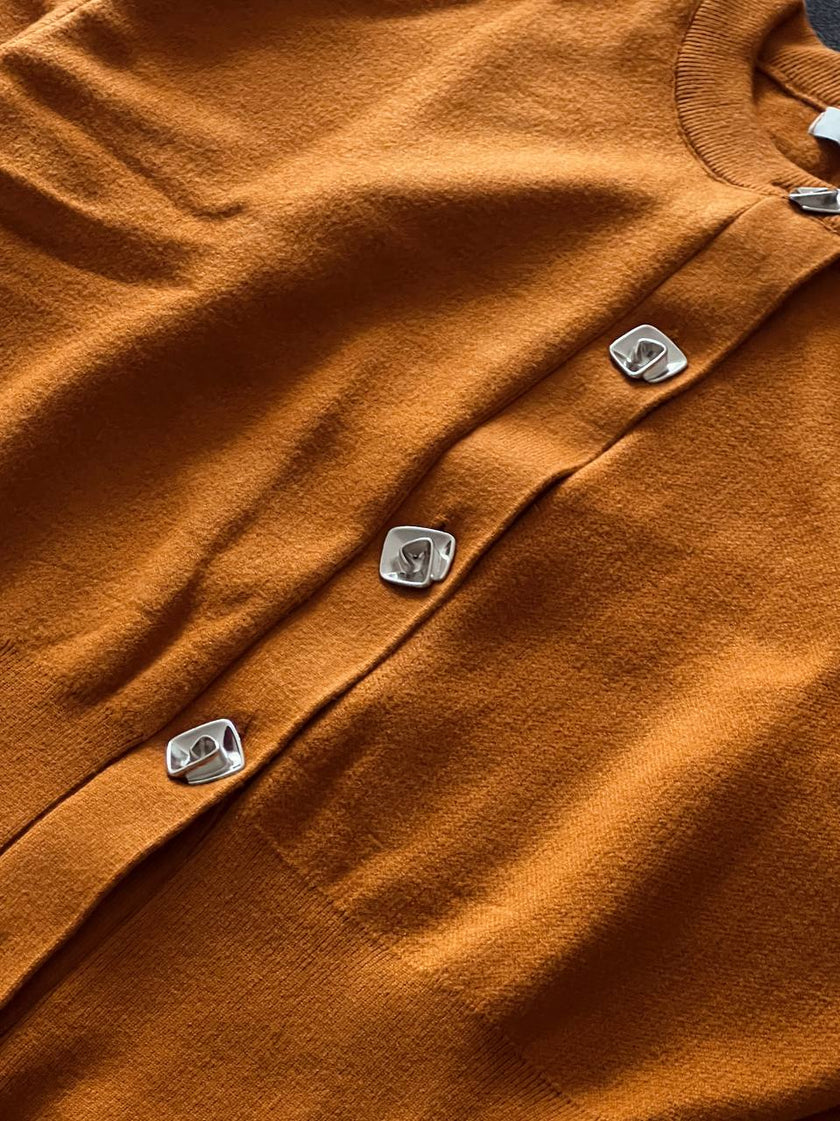 Taba Rengi Kroşe Kesim Balon Kol Gümüş Metal Düğme Detaylı Yumuşacık Triko Hırka