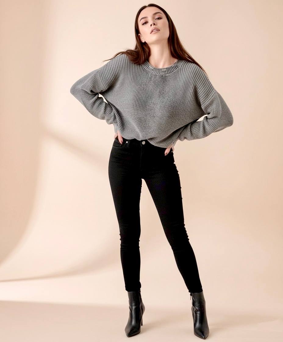 Antrasit Oversize Bisiklet Yaka Eskitme ve Yırtık Görünüm Detaylı Triko Kazak