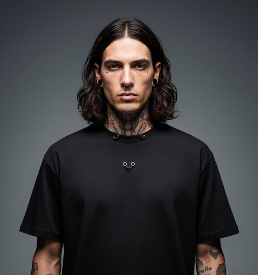 Piercing Detaylı Yıkamalı Siyah Oversize Erkek Tişört