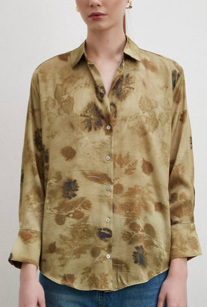 Batik Görünümlü Bej/Haki Desenli Saten Relax Fit Klasik Yaka Gömlek