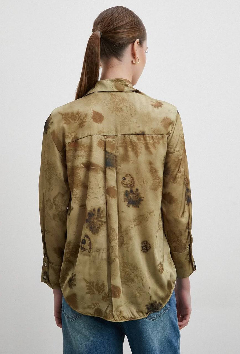 Batik Görünümlü Bej/Haki Desenli Saten Relax Fit Klasik Yaka Gömlek