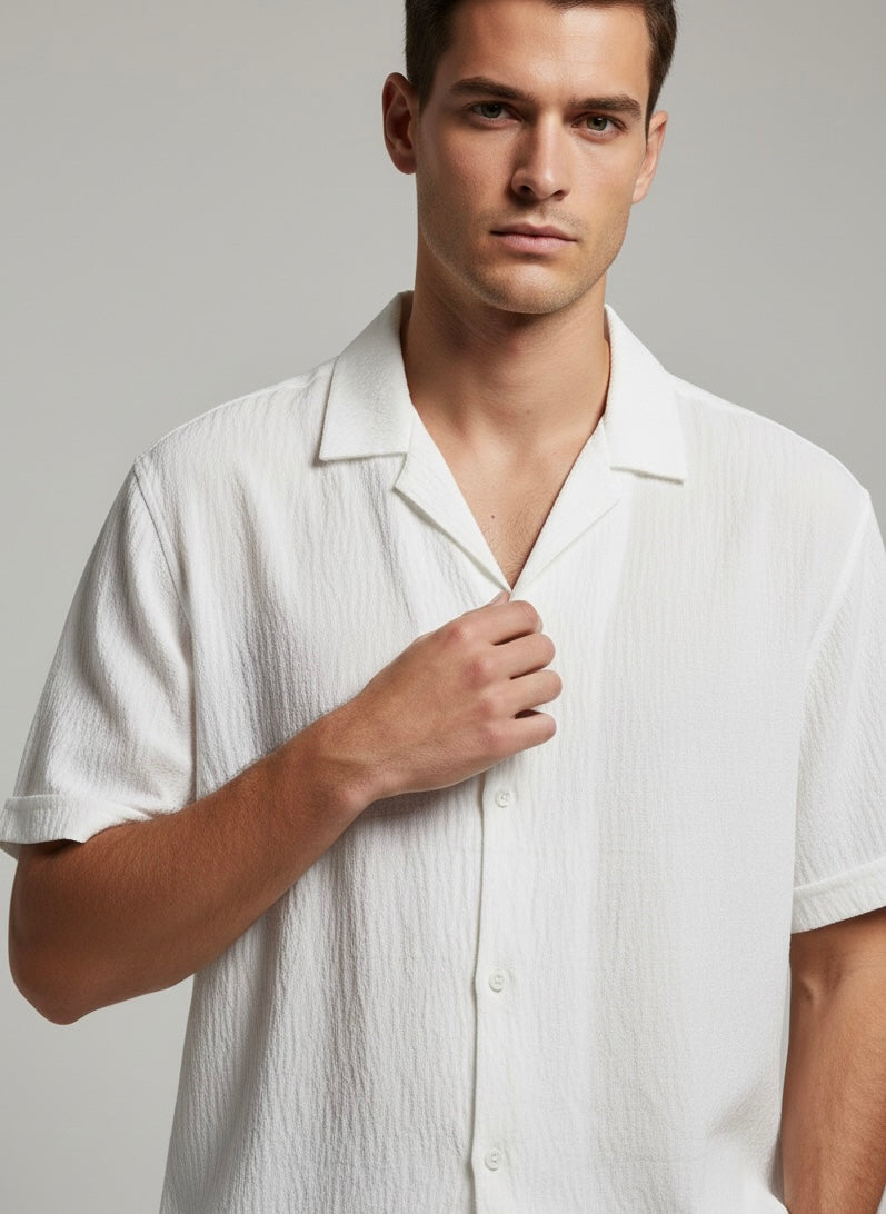 Erkek Beyaz Dokulu Kısa Kollu Gömlek - Modern Apaş Yaka & Relax Fit