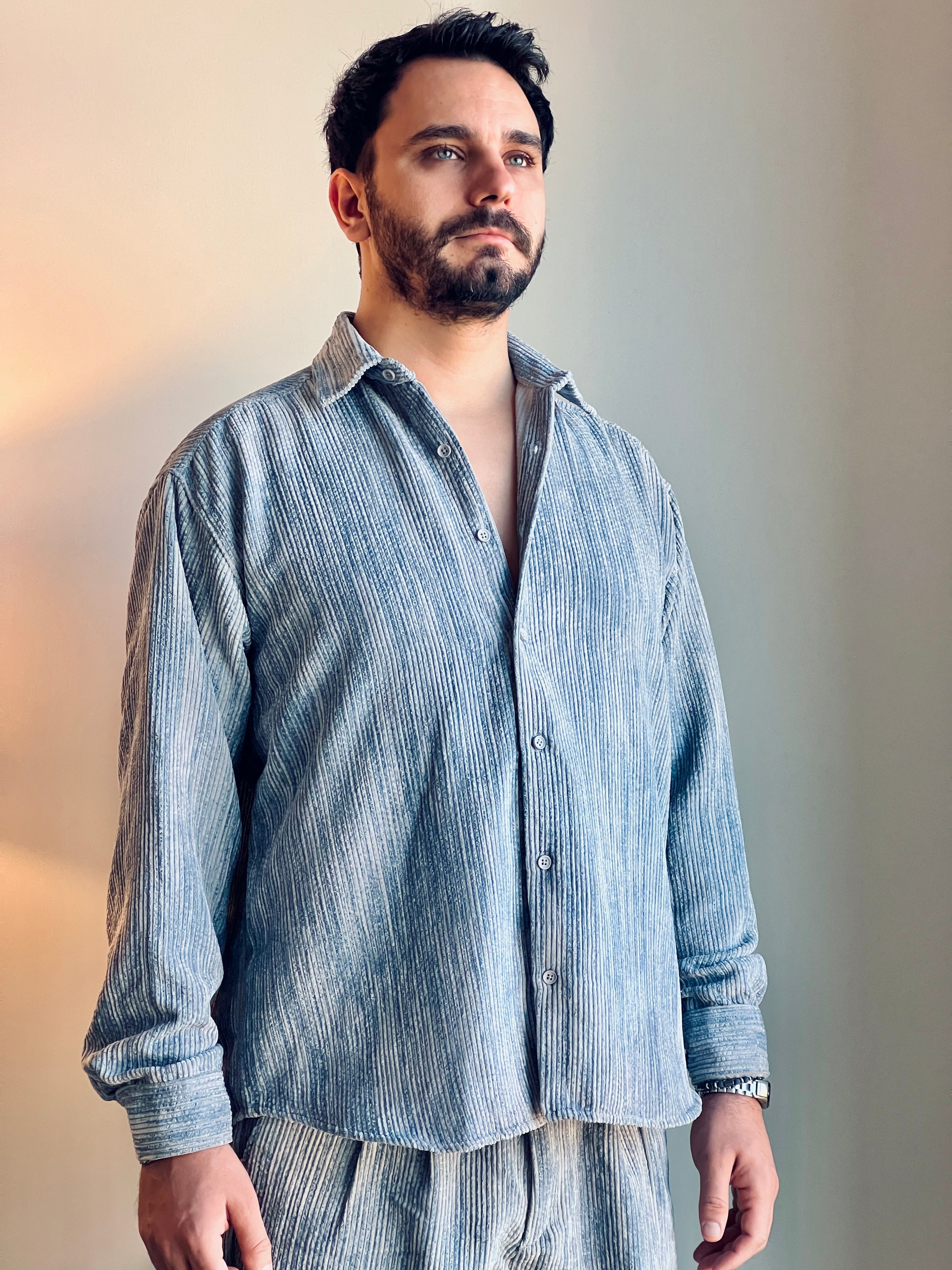 OVERSIZE EFEKTLİ KADİFE GÖMLEK Gri (Mavi Efektli)