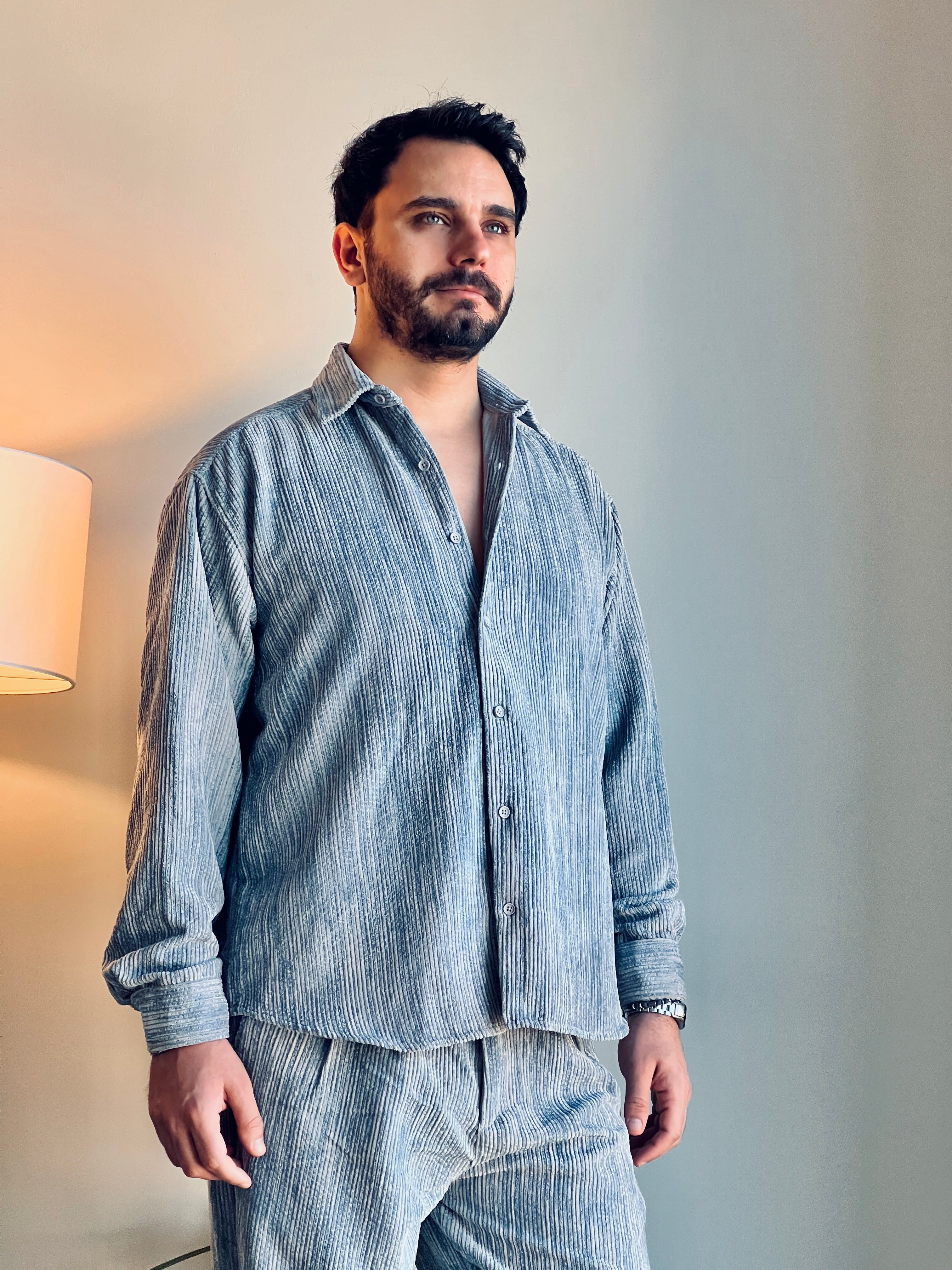 OVERSIZE EFEKTLİ KADİFE GÖMLEK Gri (Mavi Efektli)