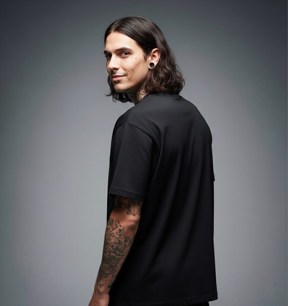 Piercing Detaylı Yıkamalı Siyah Oversize Erkek Tişört