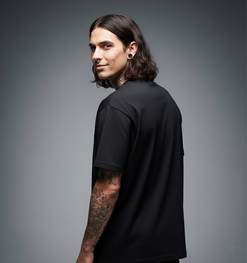 Piercing Detaylı Yıkamalı Siyah Oversize Erkek Tişört