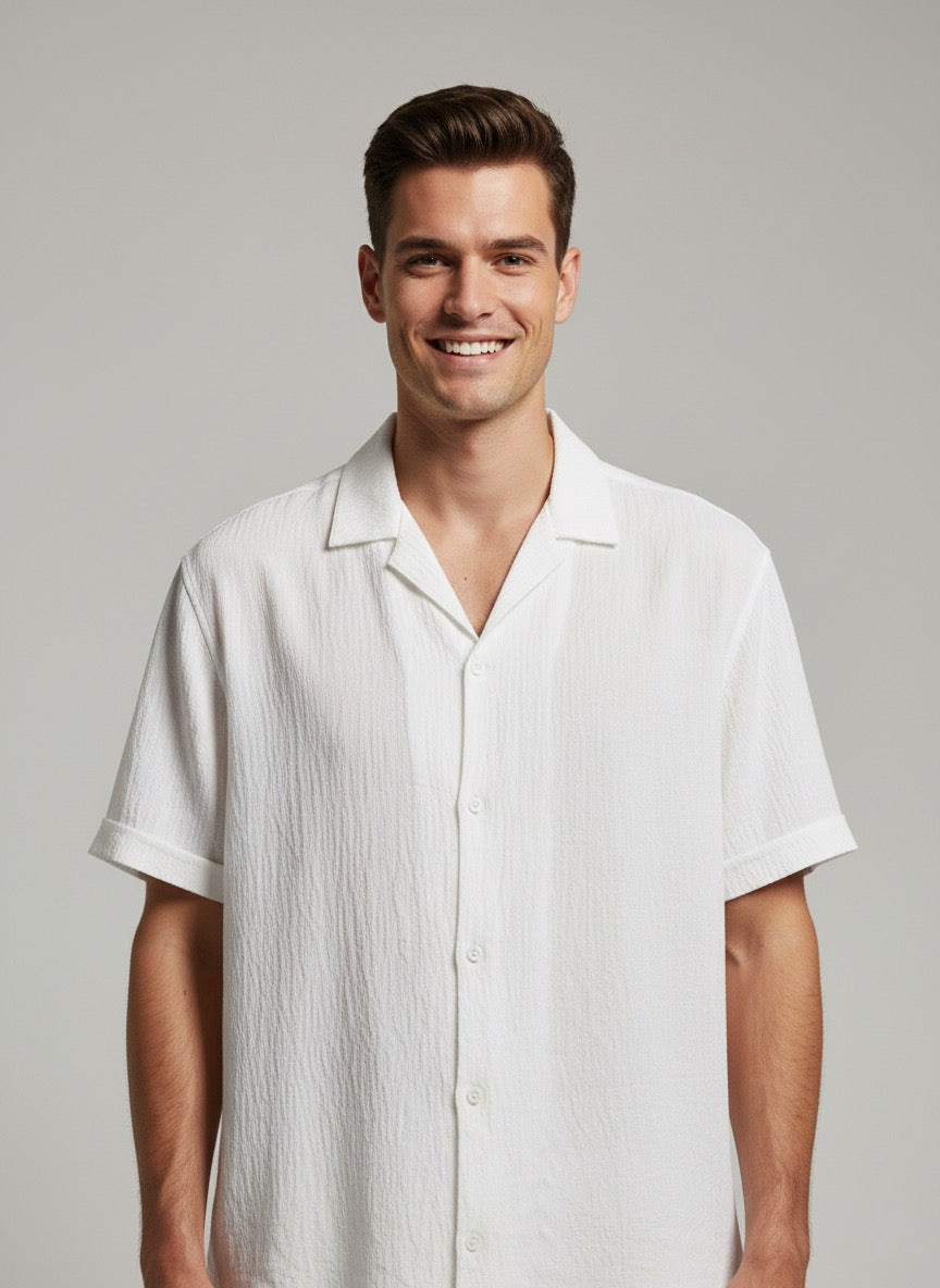 Erkek Beyaz Dokulu Kısa Kollu Gömlek - Modern Apaş Yaka & Relax Fit