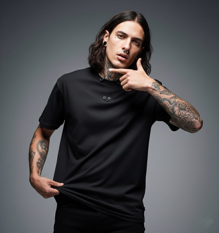 Piercing Detaylı Yıkamalı Siyah Oversize Erkek Tişört