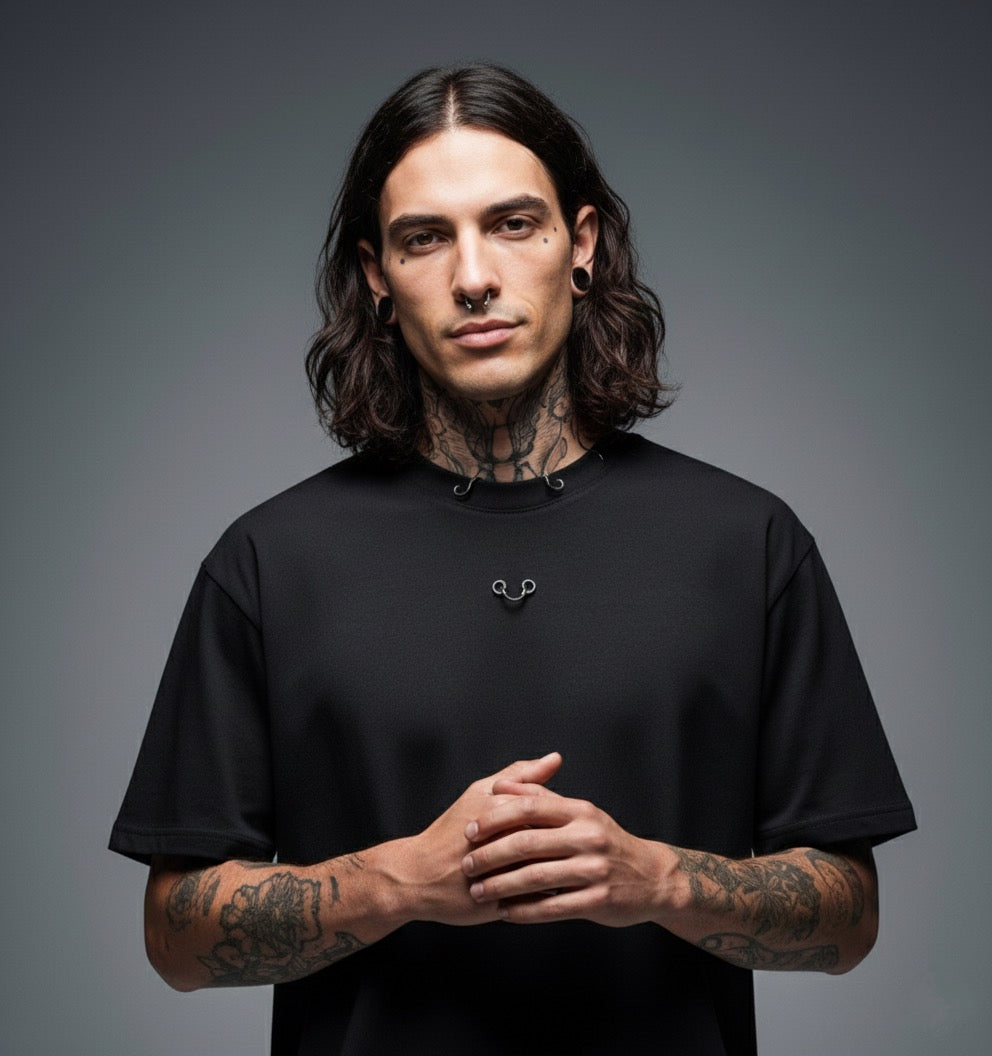 Piercing Detaylı Yıkamalı Siyah Oversize Erkek Tişört