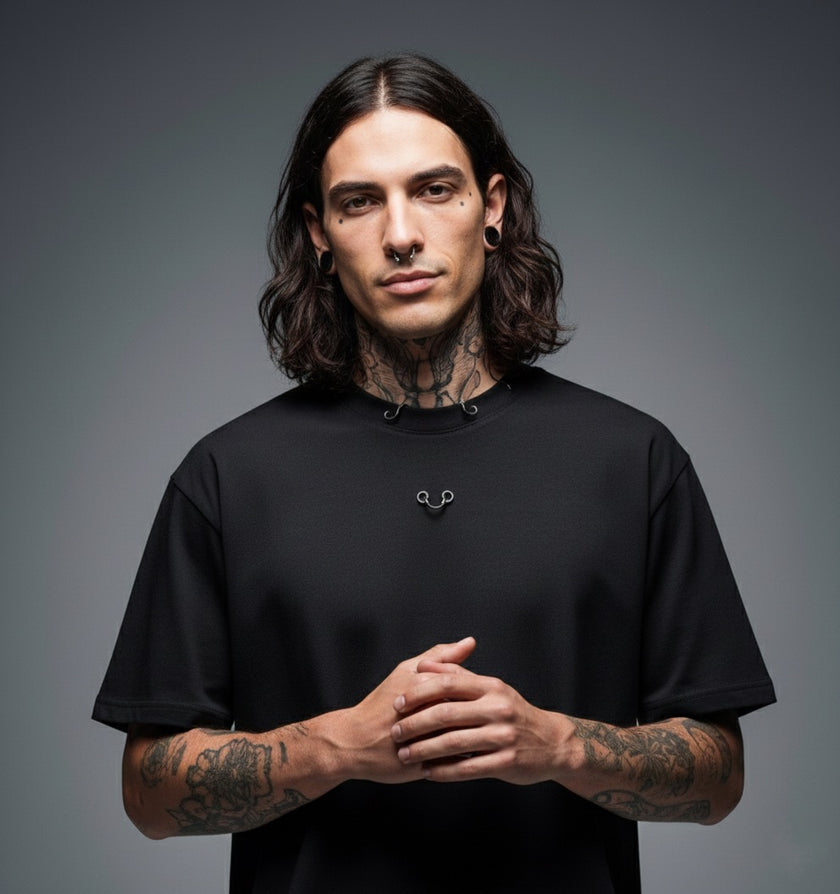 Piercing Detaylı Yıkamalı Siyah Oversize Erkek Tişört