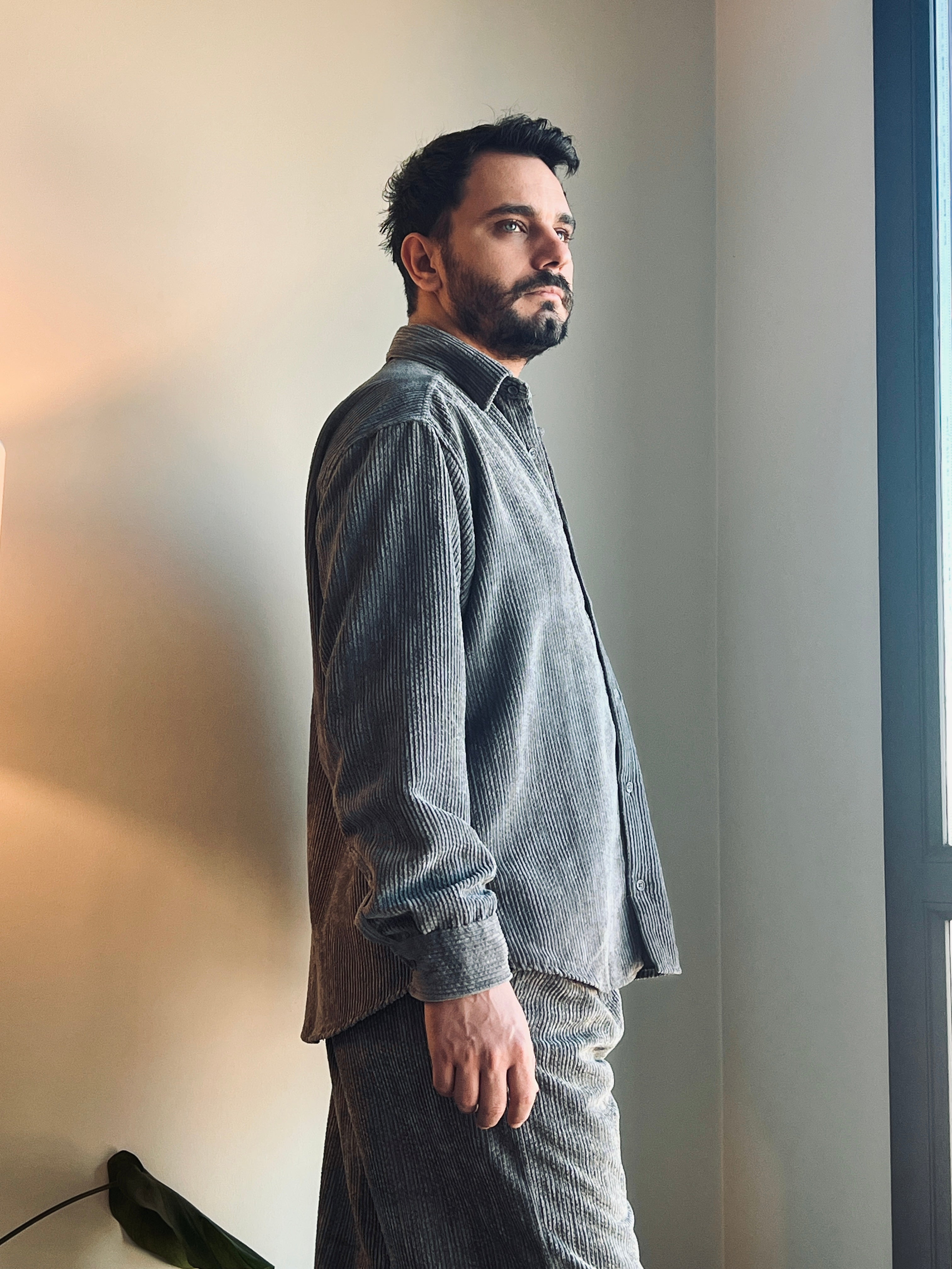 OVERSIZE EFEKTLİ KADİFE GÖMLEK ANTRASİT