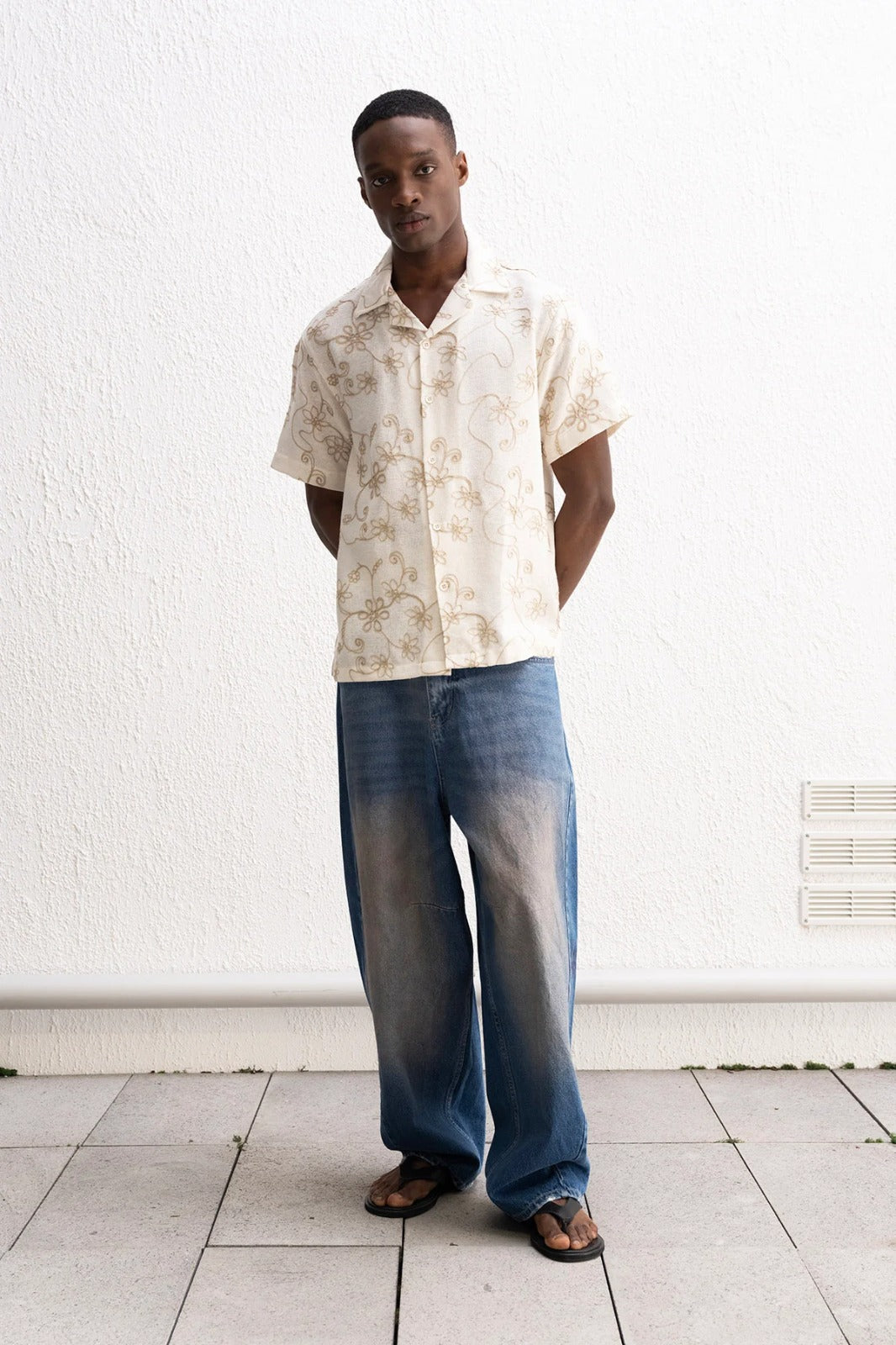 KISA KOLLU NAKIŞ DETAYLI GÖMLEK