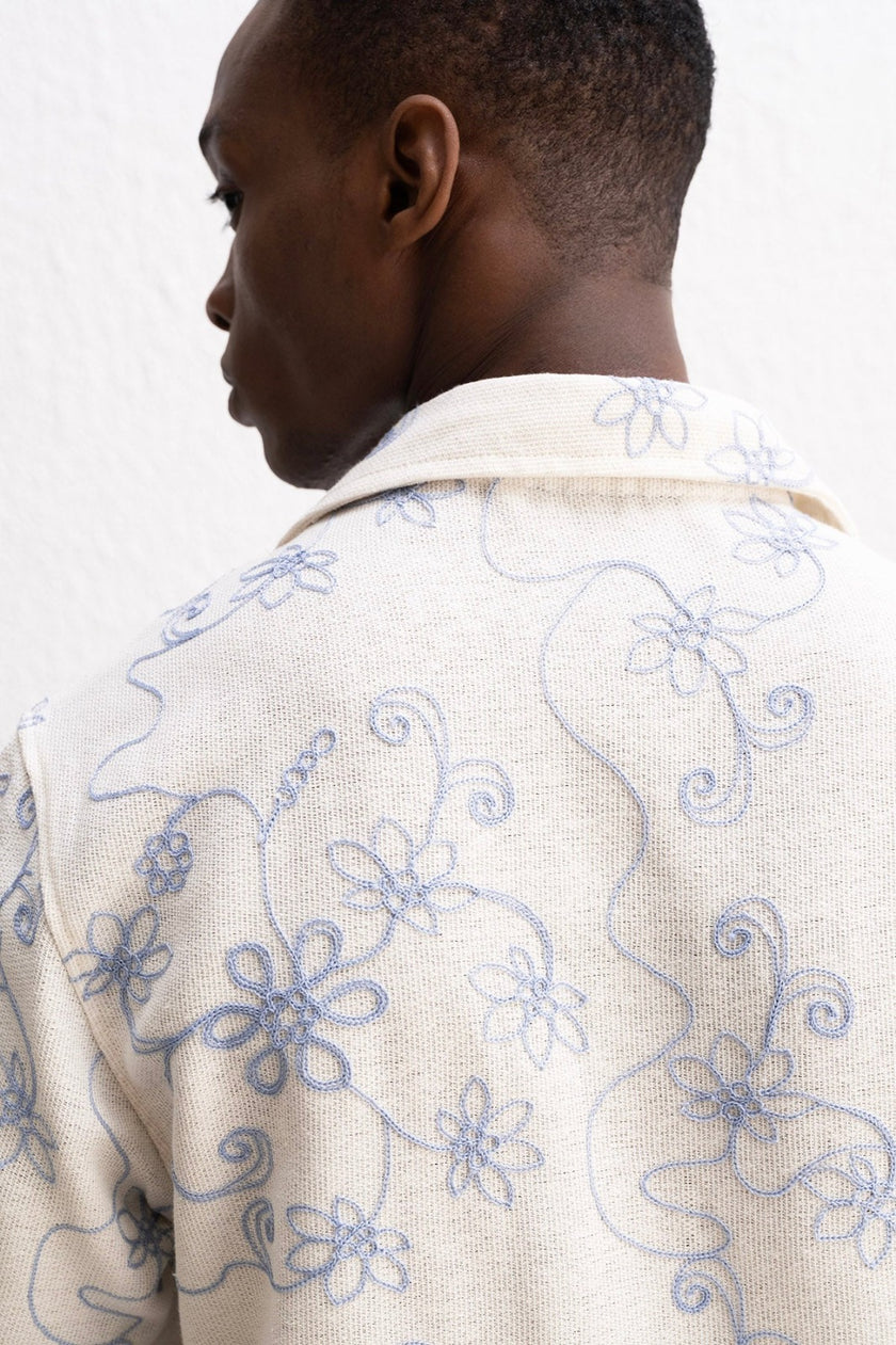 KISA KOLLU NAKIŞ DETAYLI GÖMLEK
