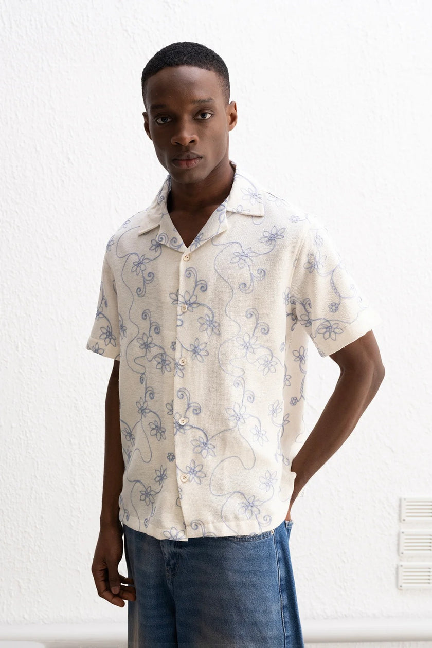 KISA KOLLU NAKIŞ DETAYLI GÖMLEK