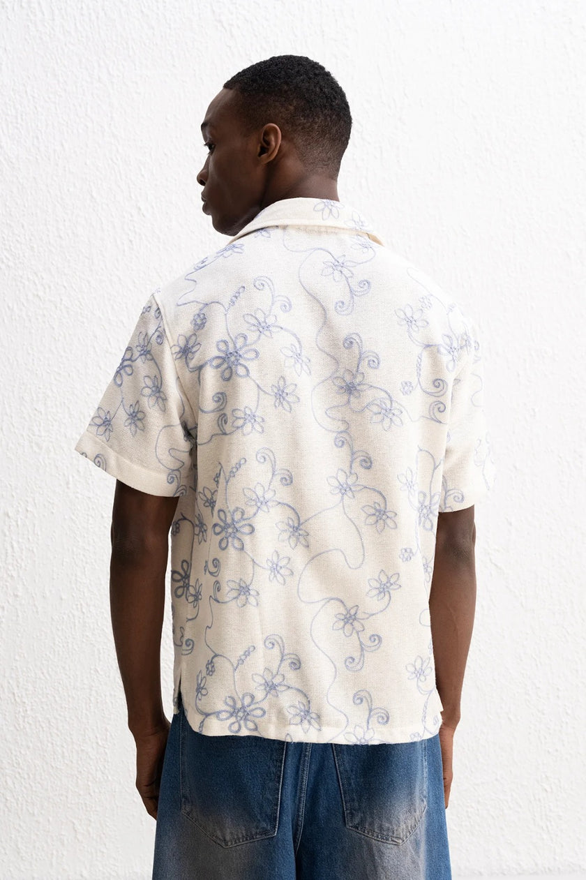 KISA KOLLU NAKIŞ DETAYLI GÖMLEK