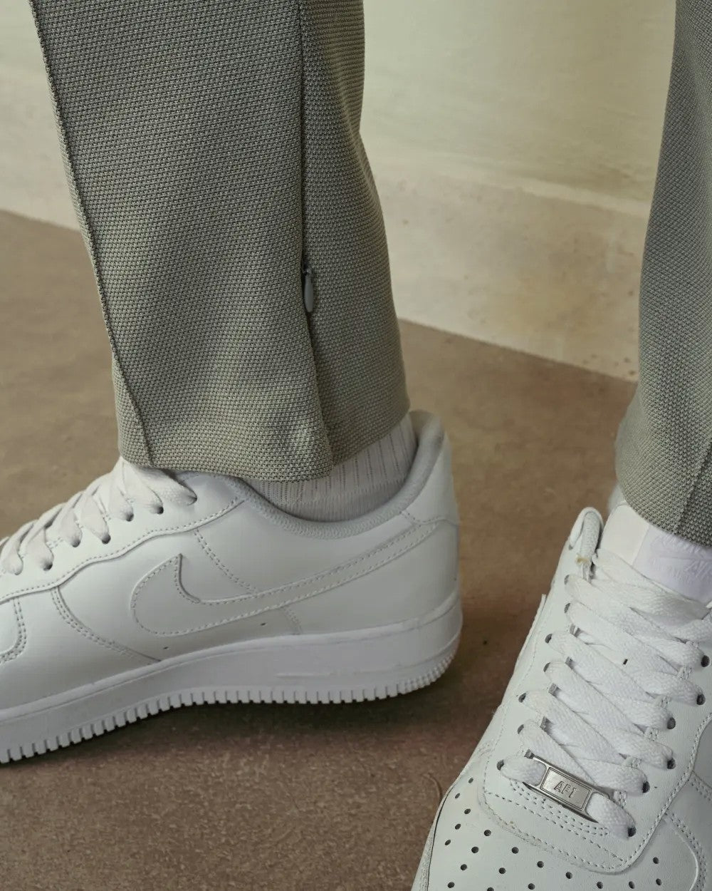 Çizgi Detaylı Slim Fit Dar Paça Pantolon