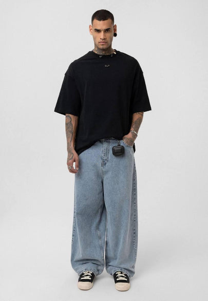 Piercing Detaylı Yıkamalı Oversize Tişört