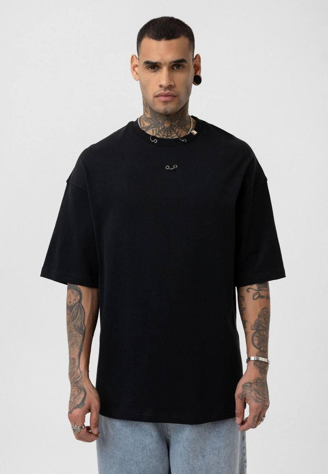 Piercing Detaylı Yıkamalı Siyah Oversize Erkek Tişört