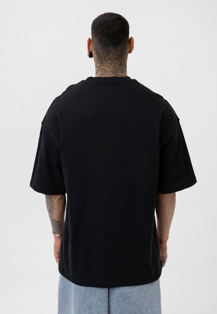 Piercing Detaylı Yıkamalı Oversize Tişört