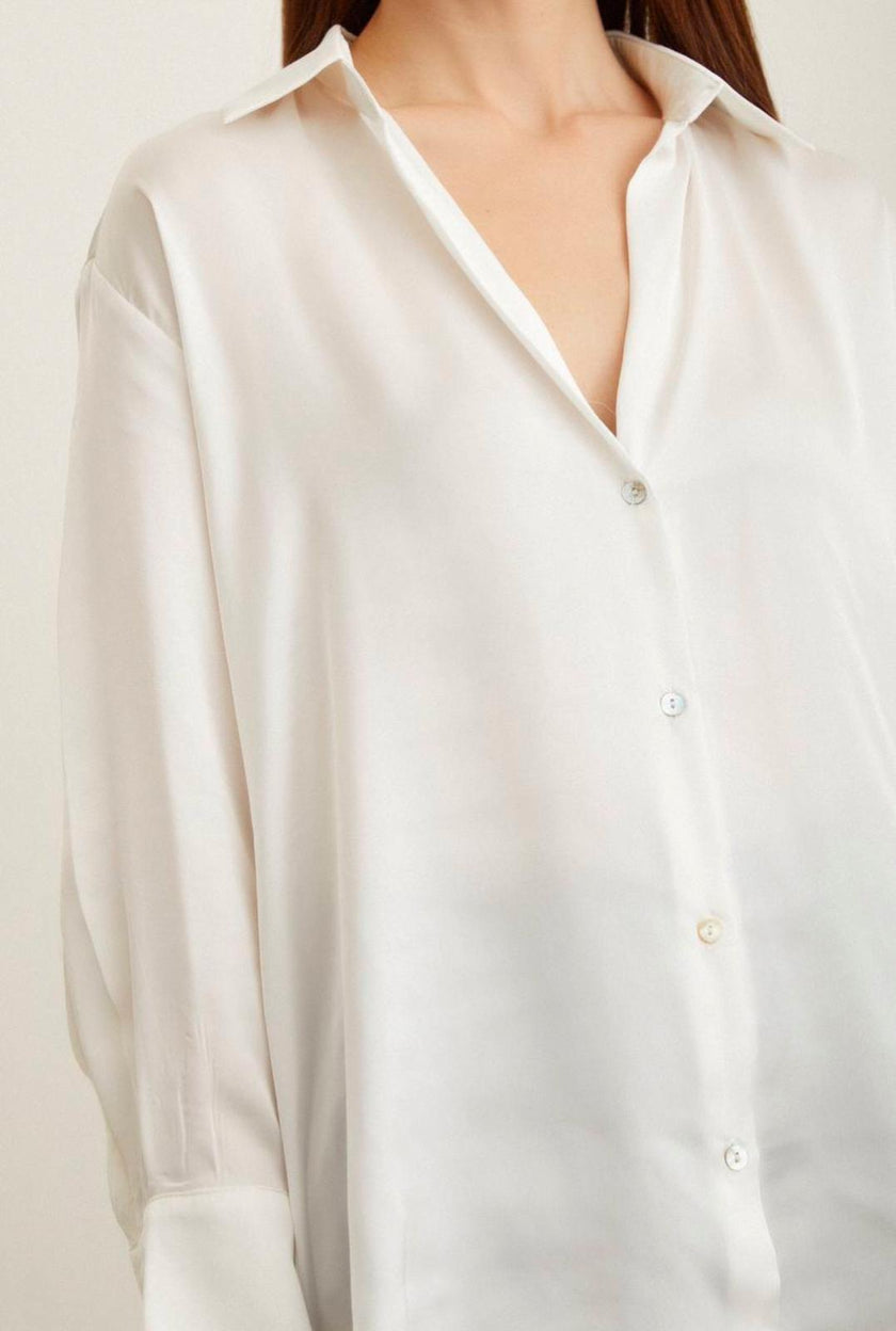 Saten Beyaz V Yaka Relax Fit Klasik Gömlek