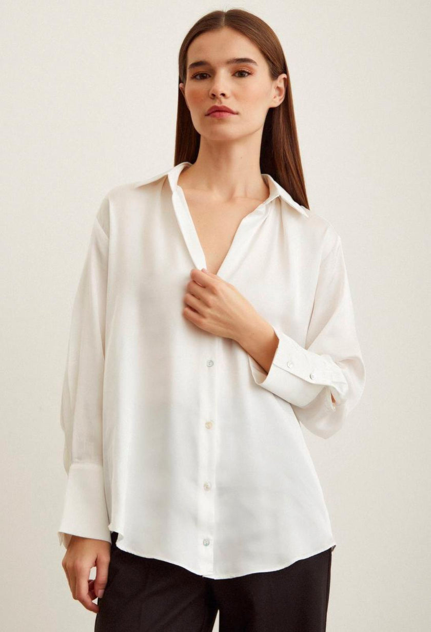 Saten Beyaz V Yaka Relax Fit Klasik Gömlek