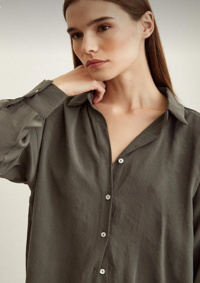 Modal V Yaka Haki Klasik Gömlek