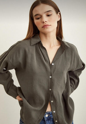 Modal V Yaka Haki Klasik Gömlek