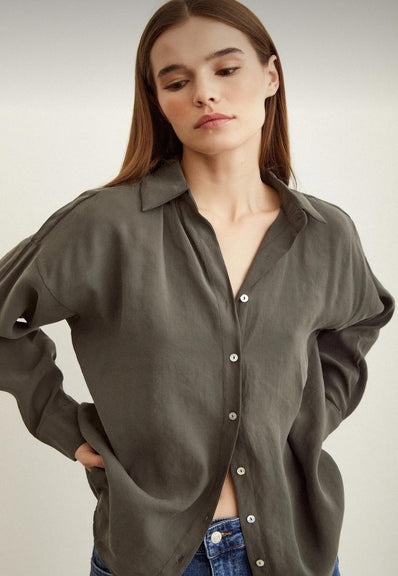 Modal V Yaka Haki Klasik Gömlek