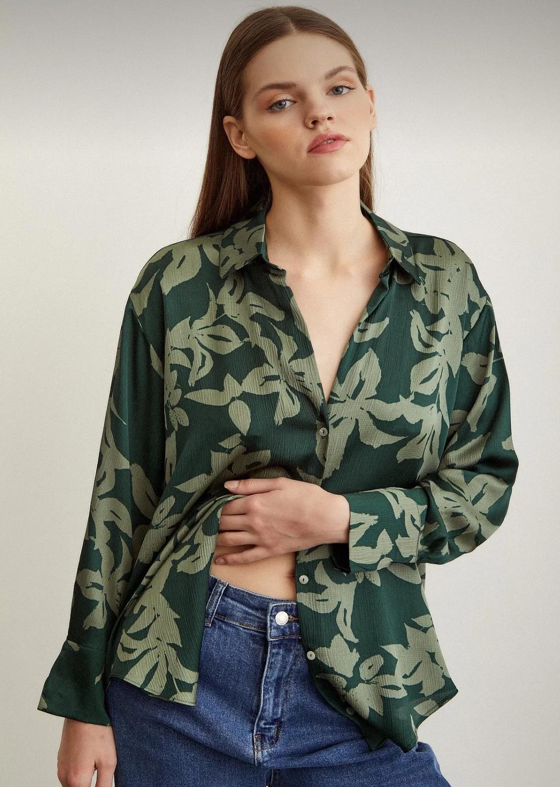 Saten Yaprak Desenli Yeşil Gofreli Kadın Gömlek