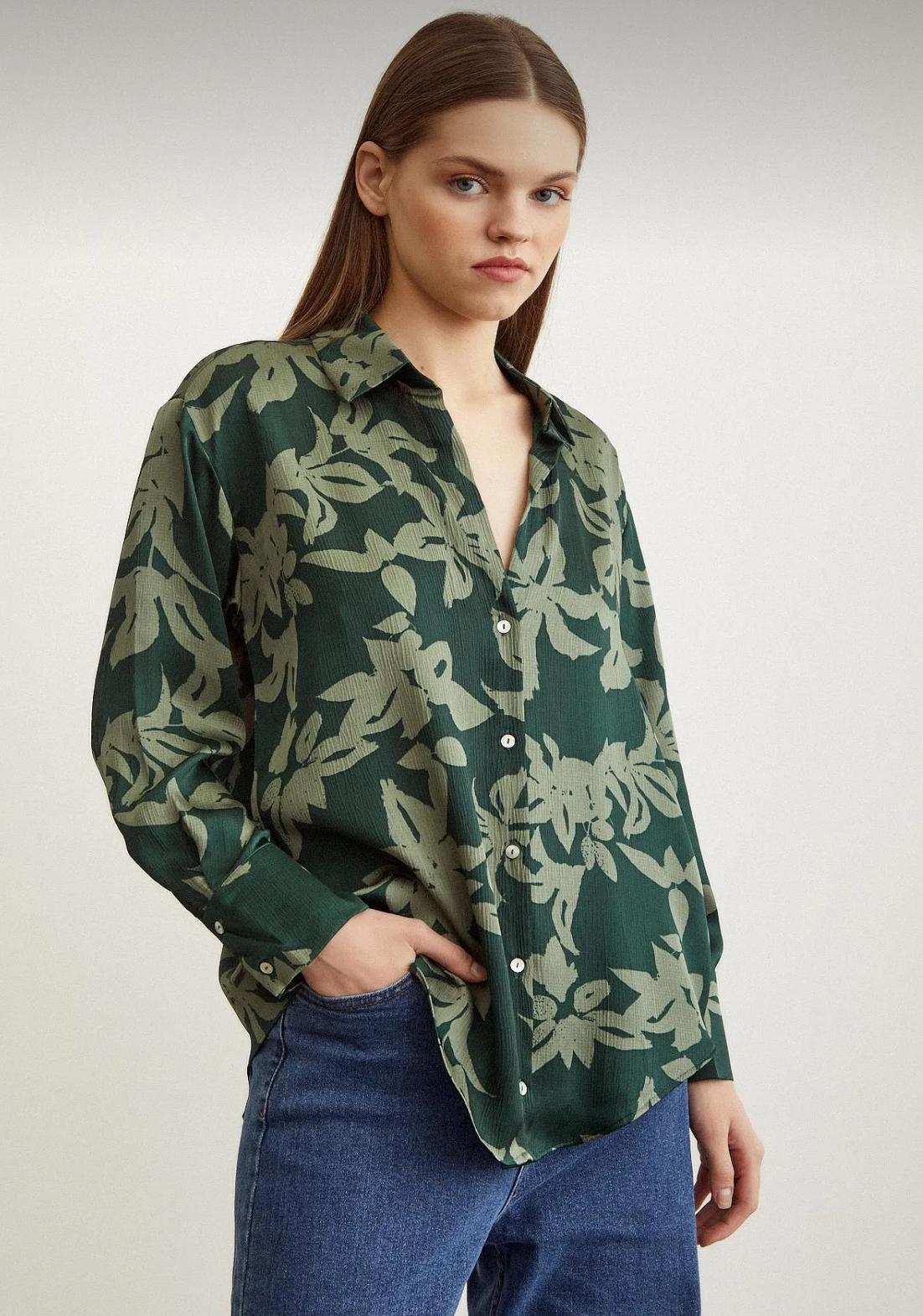 Saten Yaprak Desenli Yeşil Gofreli Kadın Gömlek