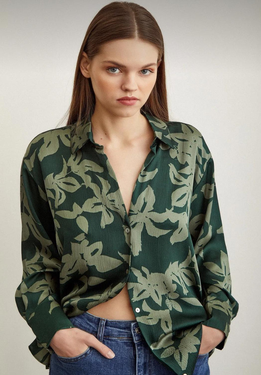 Saten Yaprak Desenli Yeşil Gofreli Kadın Gömlek